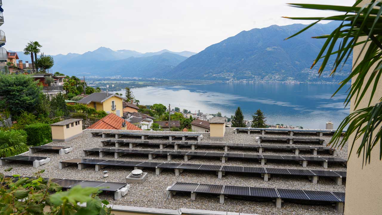 impianto fotovoltaico per un edificio a Orselina ticino svizzera
